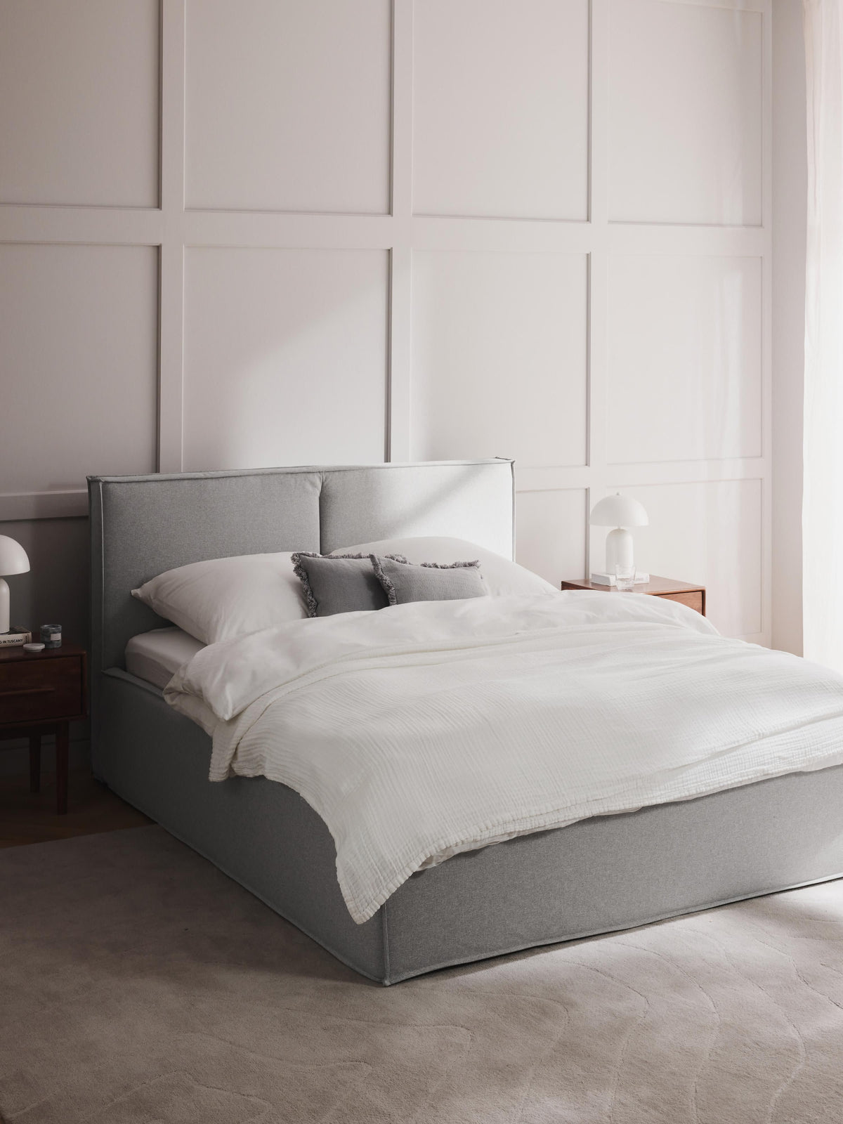 Drevalis Upholstered Bed
