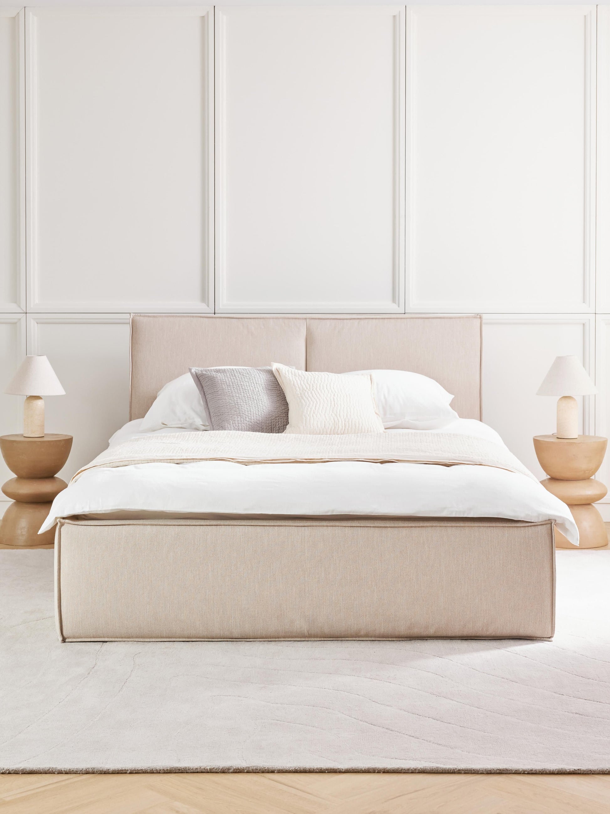 Drevalis Upholstered Storage Bed