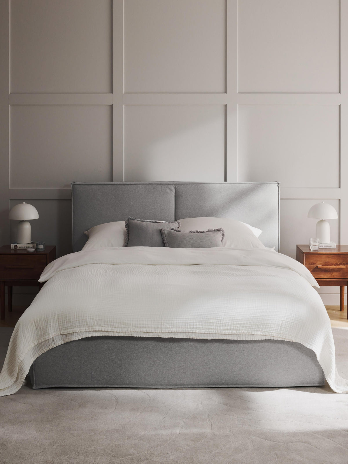 Drevalis Upholstered Storage Bed