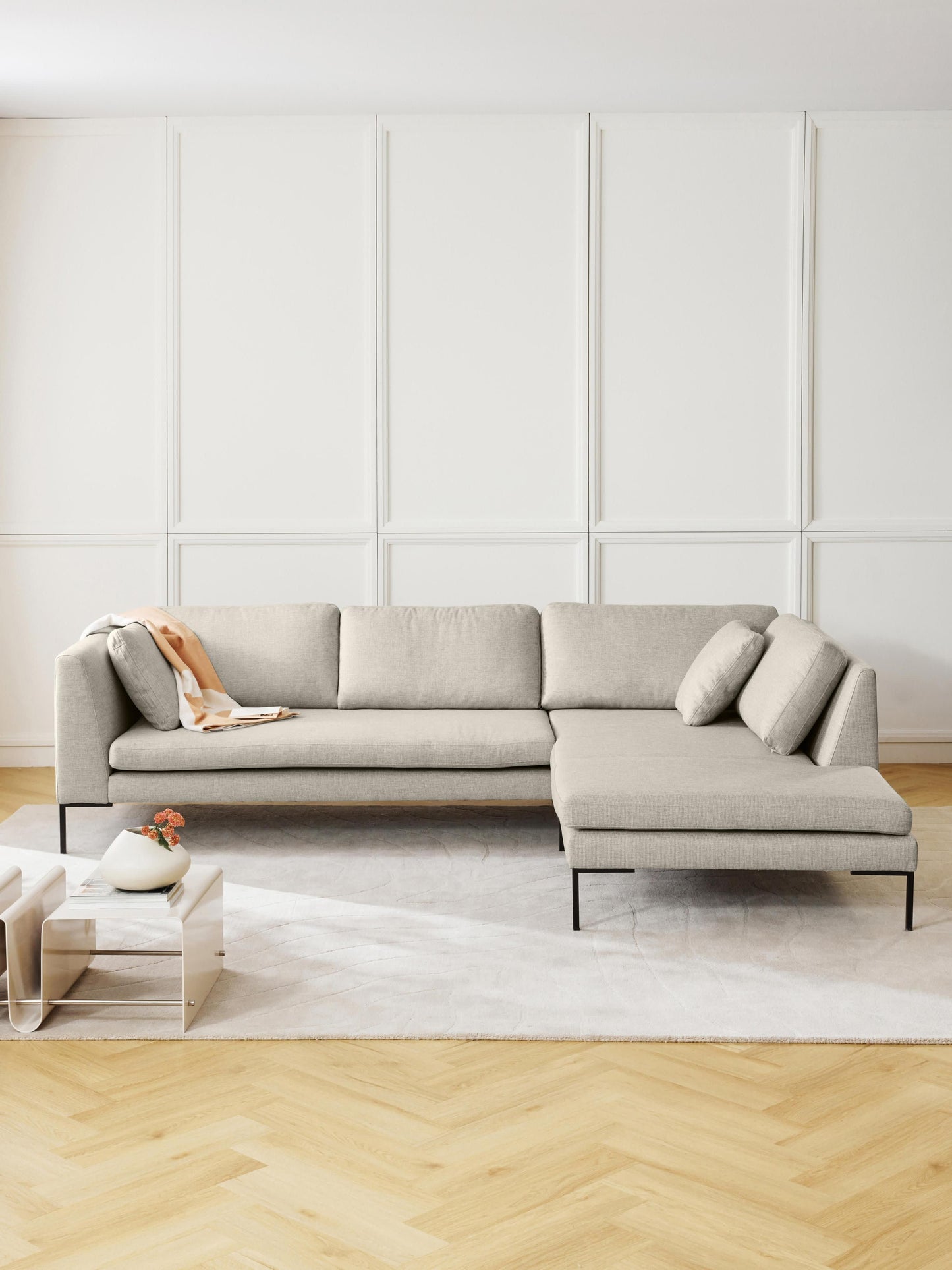 Emmarille Corner Sofa with Metal Legs