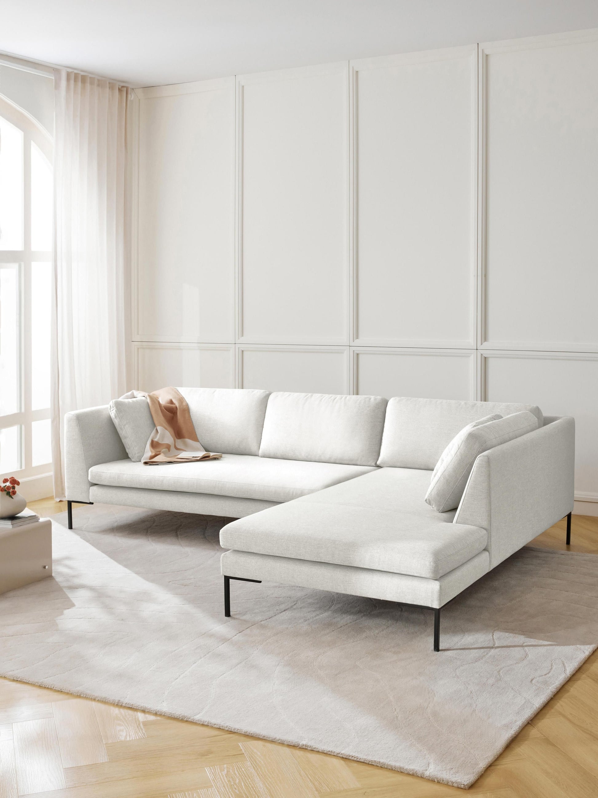 Emmarille Corner Sofa with Metal Legs