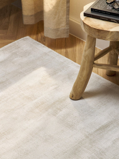 Jarielle Rug in Viscose, Hand-Woven
