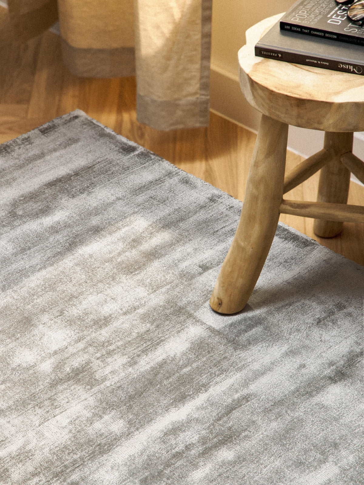 Jarielle Rug in Viscose, Hand-Woven
